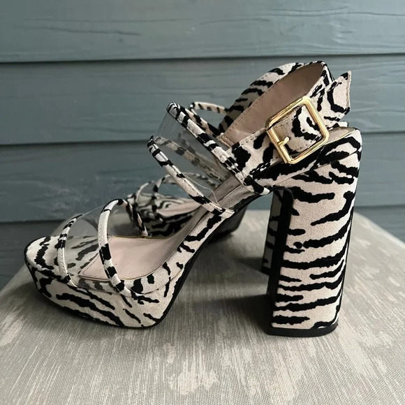 Boutique Tiger Cream & Black Velvet Platform Heels Size 8.5 - Picture 5 of 10